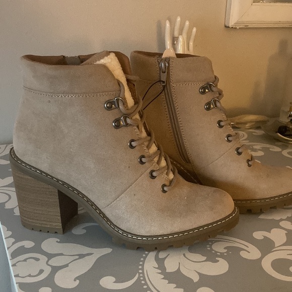 Universal Thread Brand New Sherpa Boots - Picture 3 of 3